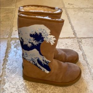 Ugg Boots—wave embroidery!